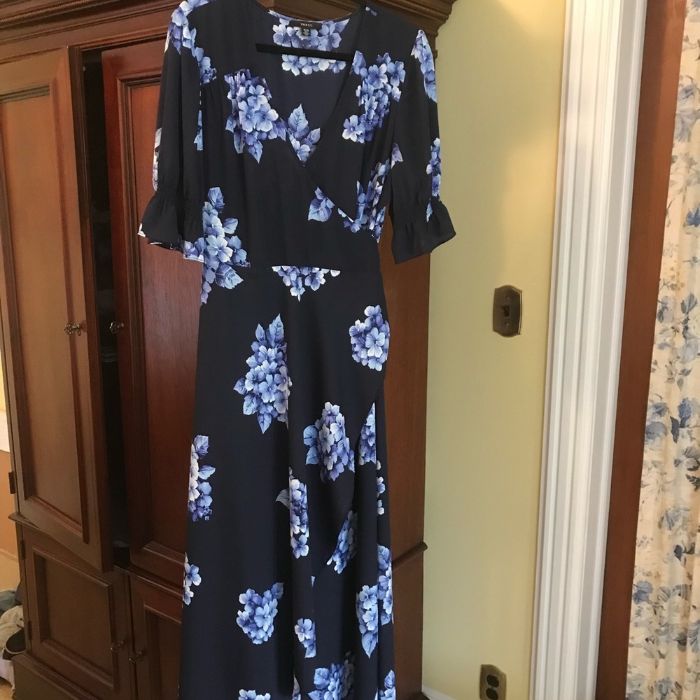 Elegant Blue Floral Maxi Dress